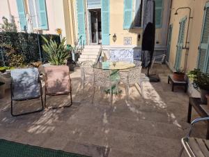 Exceptionnel Cannes Banane, appartement rénové dans ancien couvent 43m et Terrasse 48m
