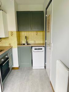 Charming green studio