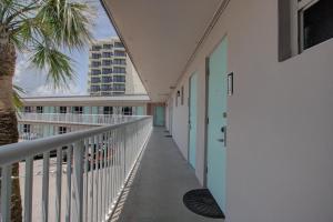 Beach House Inn with POOL & Hot Tub