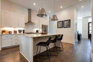 West End Dreams-2 Homes-6 Mins To Broadway