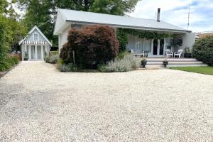 Antler & Oak Cottage: Provincial Luxe In Moss Vale