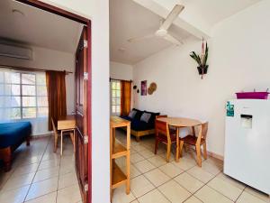 Casa Hugo 1 AC Starlink 2min walk to beach