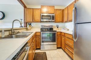 Sandy Oceanfront 2nd FL 1BR with pool at The Riggings