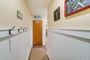 Sandy Oceanfront 2nd FL 1BR with pool at The Riggings