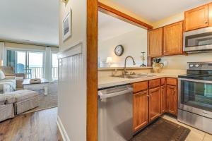 Sandy Oceanfront 2nd FL 1BR with pool at The Riggings