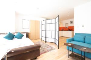 London City Angel Metro Cute Studio for a Couple