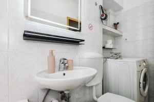 Radunica Apartment - Local Home, Near Riva & Green Market