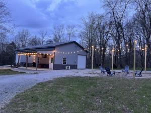 The Den at J-Barn - Secluded Retreat