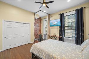 Free Parking -NEW 3BR-2Bath, 5 Beds, 10 Min to NYC, Sleeps 7