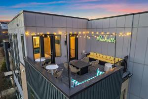 The Southern Lady - Newly Renovated Spacious Patio