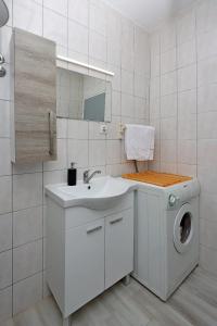 Apartments by the sea Barbat, Rab - 14247