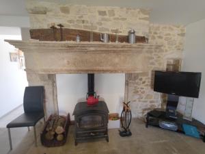 Maisons de vacances Superbe gite dans ancien presbytere avec tout confort, proche sites historiques et thermes - FR-1-589-1 : photos des chambres