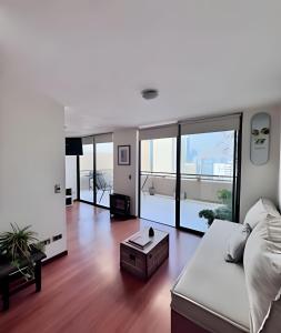 En Vitacura, con azotea, 1D 1B