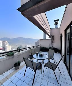 En Vitacura, con azotea, 1D 1B