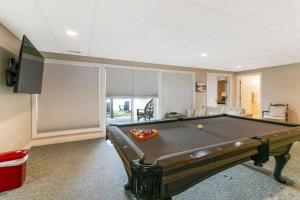 Lakefront - Home Theater, Pool Table