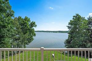 Lakefront - Home Theater, Pool Table