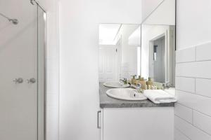 Rosebud Beachfront Haven Coastal Bliss Five