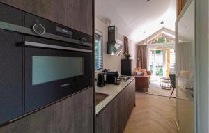 Beautiful Home In Heinkenszand