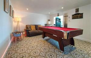 5 Bedroom Beautiful Home In Westende