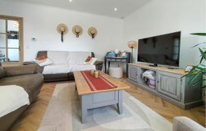 5 Bedroom Beautiful Home In Westende