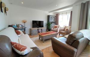 5 Bedroom Beautiful Home In Westende