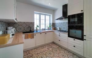 5 Bedroom Beautiful Home In Westende