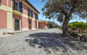 5 Bedroom Nice Home In Bovalino