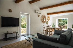 Maisons de vacances Provencal Farmhouse In Luberon Vineyards : photos des chambres