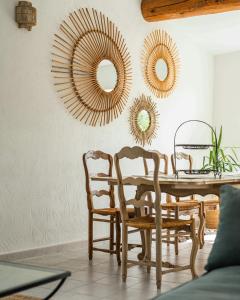 Maisons de vacances Provencal Farmhouse In Luberon Vineyards : photos des chambres