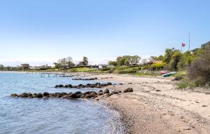 2 Bedroom Cozy Home In Juelsminde