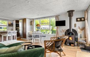 2 Bedroom Cozy Home In Juelsminde