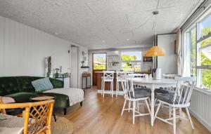 2 Bedroom Cozy Home In Juelsminde