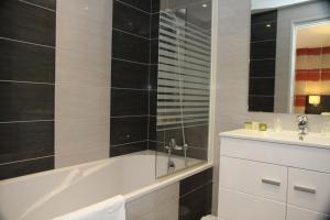 Hotels Logis Hotel Le Central : photos des chambres