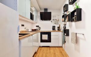 2 Bedroom Stunning Apartment In Lovran