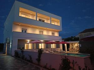 Apartmant & rooms Villa Rosa Medulin - 4hvězdičkové hotely ve městě Pomer