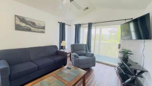 River Oaks Gorgeous 2BR condo