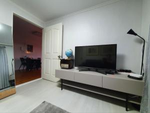 Rakidang Stay 樂異堂 한옥마을이 창가에 담기는 집