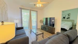 Cozy 2BR condo at River Oaks