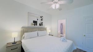 Cozy 2BR condo at River Oaks