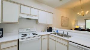 Cozy 2BR condo at River Oaks