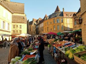 Maisons de vacances Cottage in Vezac with Pool & River Nearby : photos des chambres