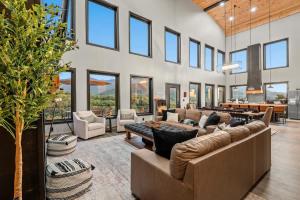 Mt Sunshine - Infinity Pool Sleeps 22 12 Beds