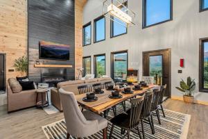 Mt Sunshine - Infinity Pool Sleeps 22 12 Beds