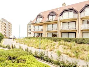 Apartment in Nieuwpoort with sea views