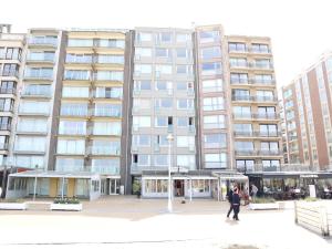 Apartment in Nieuwpoort by the Beach