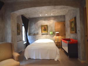 Magnificent Manor in Vresse-Sur-Semois with Sauna