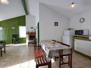 Chalet confortable avec cheminée et jardin, animaux acceptés - FR-1-496-164