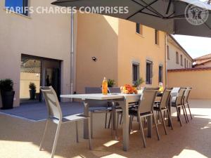 Maisons de vacances Gite lumineux avec jardin, jacuzzi, et equipements modernes, ideal pour sejours en famille ou entre amis - FR-1-496-234 : photos des chambres