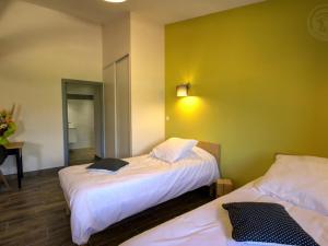 Maisons de vacances Gite lumineux avec jardin, jacuzzi, et equipements modernes, ideal pour sejours en famille ou entre amis - FR-1-496-234 : photos des chambres