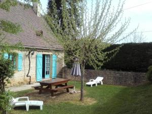 Maisons de vacances Maison Perigourdine avec Jacuzzi, Cheminee et Jardin pres de Monpazier - FR-1-616-180 : photos des chambres